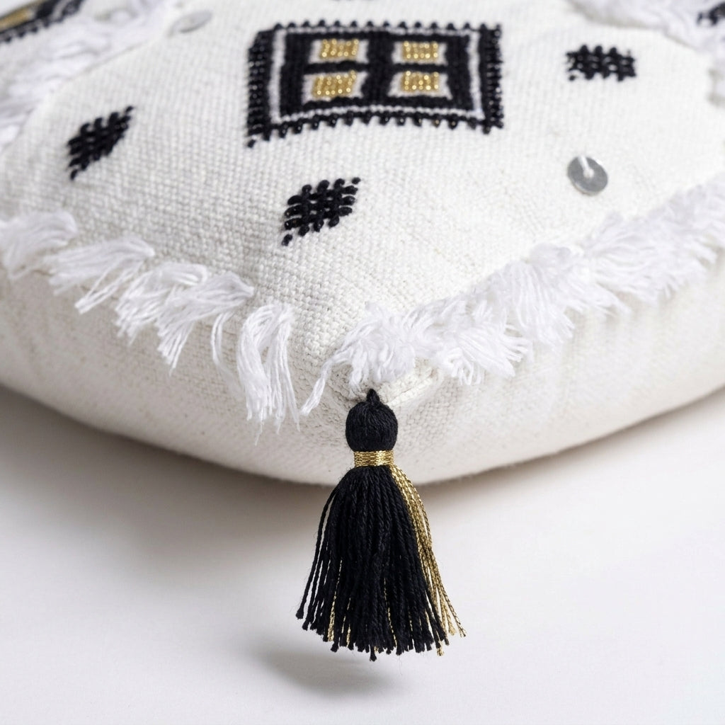 Black and Gold Moroccan pillow cover, detail photo 6