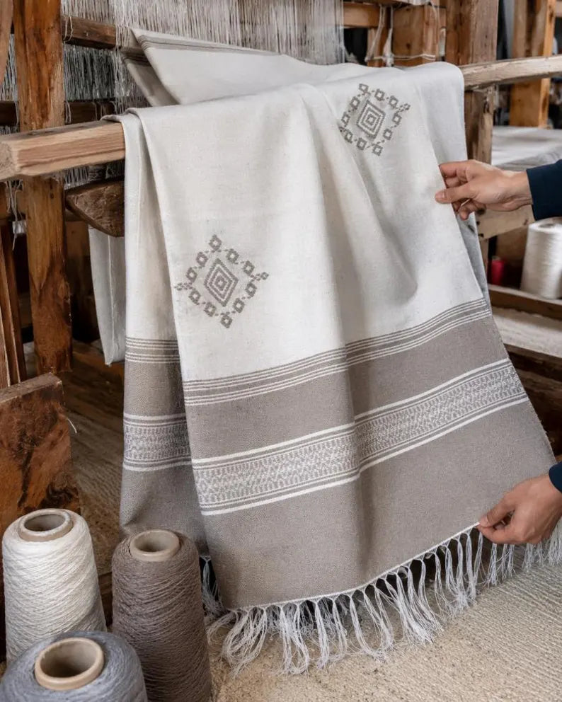 Misty Grey Diamond bedspread detail, handwoven Moroccan cotton, photo 2