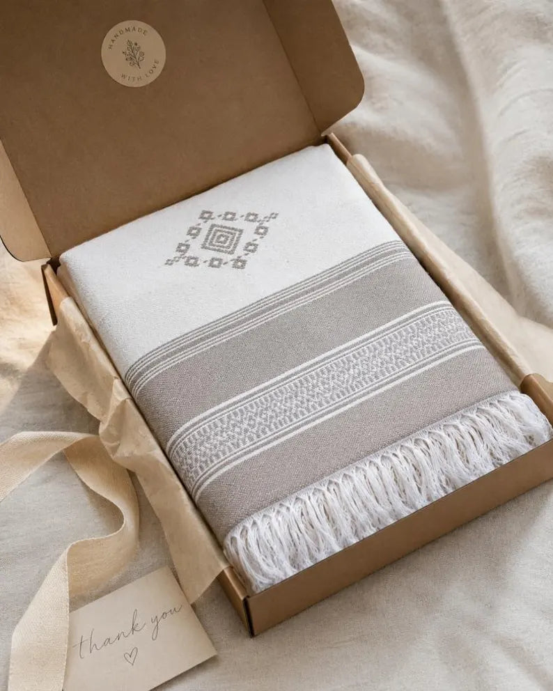 Misty Grey Diamond bedspread detail, handwoven Moroccan cotton, photo 5