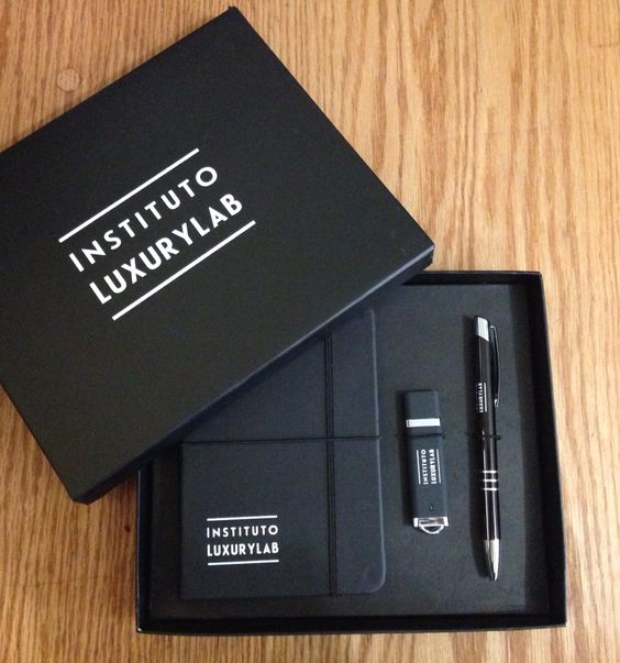 Usb, Keychain and Pen Gift Set with logo