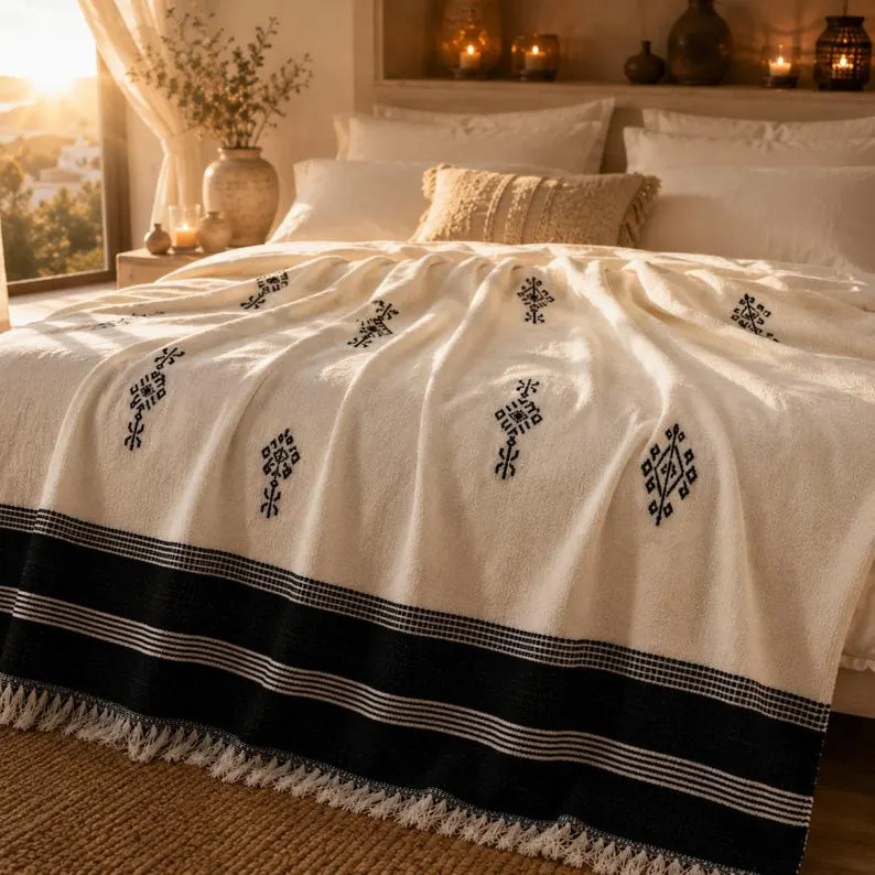 Amazigh Signs bedspread detail, handwoven Moroccan cotton, photo 5
