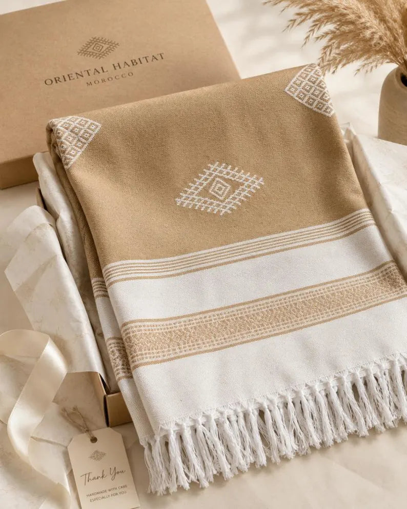 Sahara Diamond bedspread detail, handwoven Moroccan cotton, photo 8
