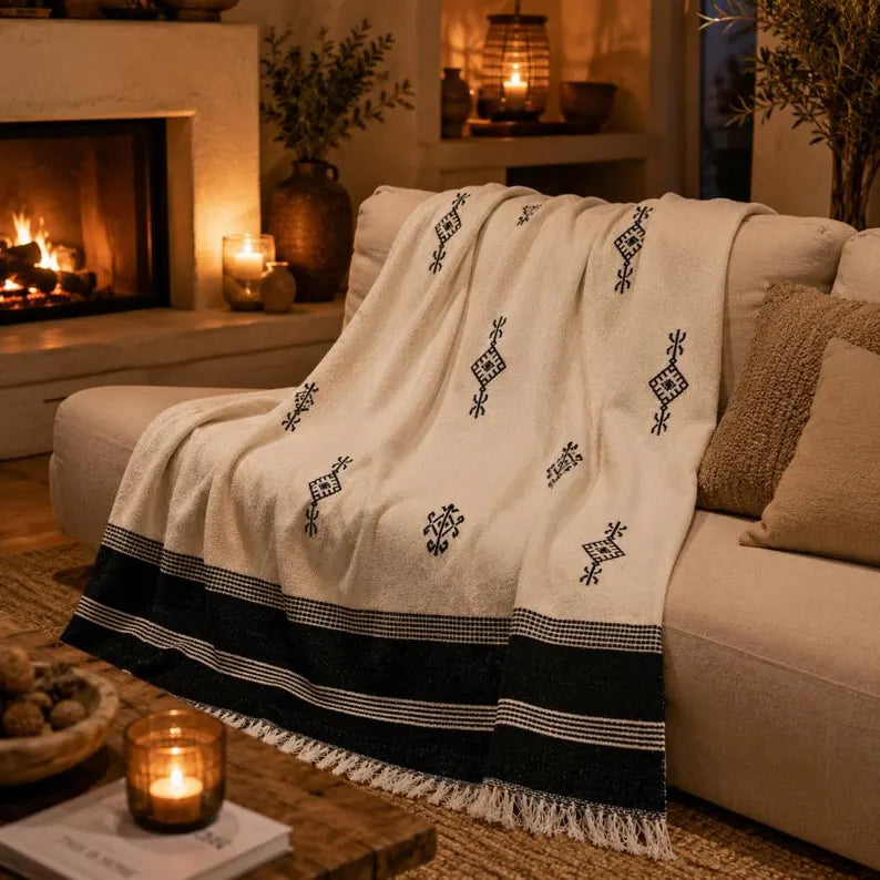 Amazigh Signs bedspread detail, handwoven Moroccan cotton, photo 6