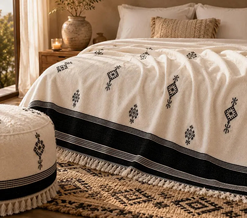 Amazigh Signs bedspread detail, handwoven Moroccan cotton, photo 8