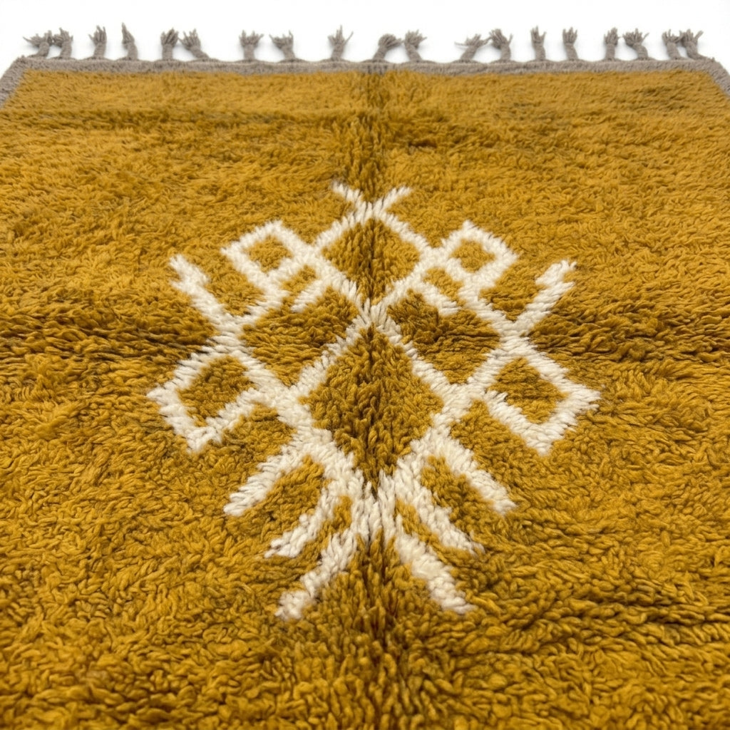 Amber Medallion Mrirt rug — wool pile texture close-up