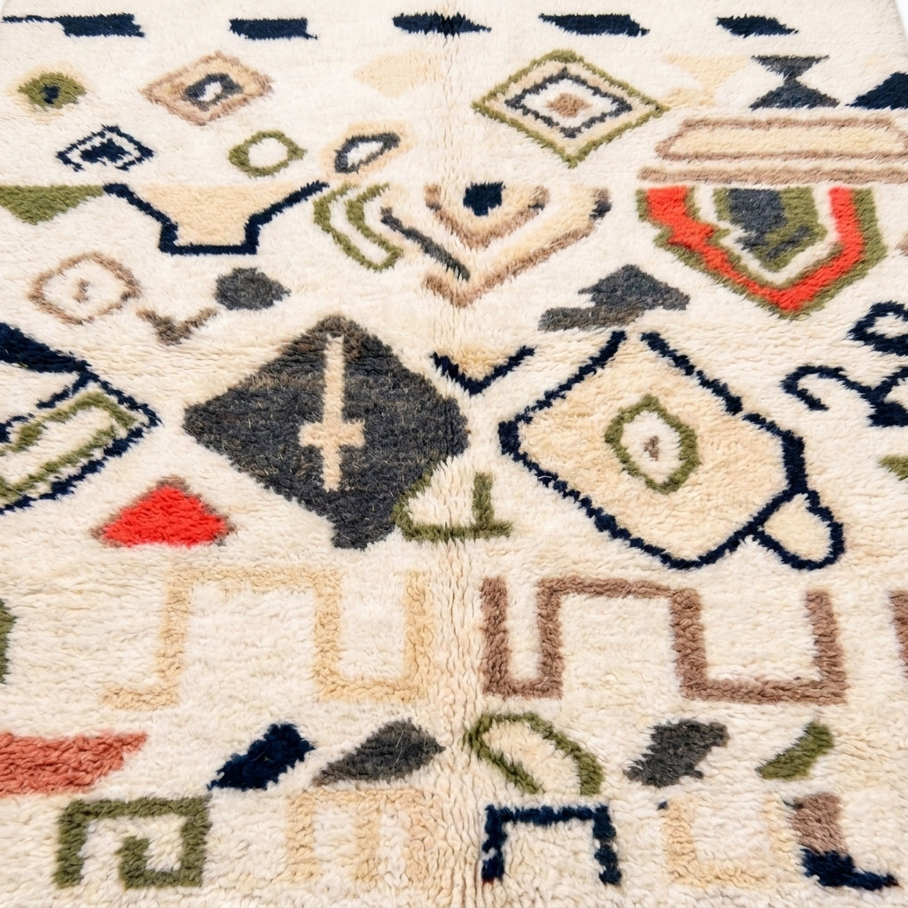Earthen Field Mrirt rug — wool pile texture close-up
