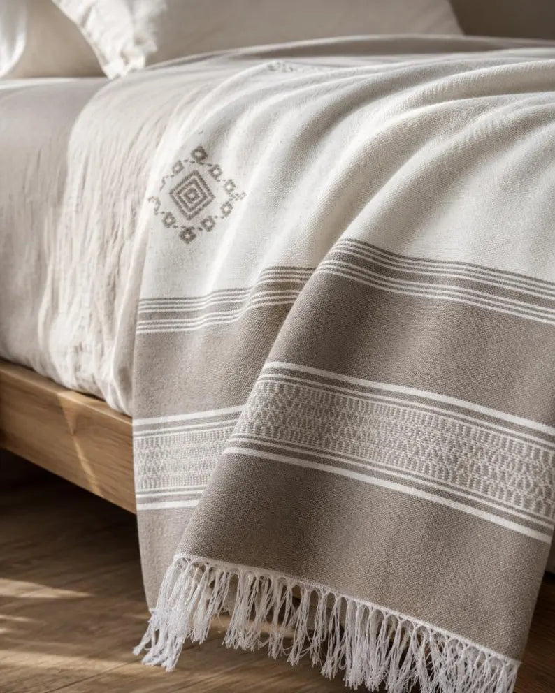 Misty Grey Diamond bedspread detail, handwoven Moroccan cotton, photo 3