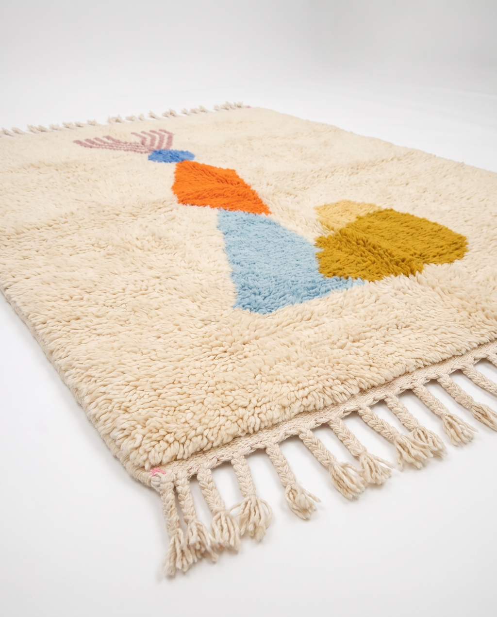 Totem Azilal rug side view on white studio background